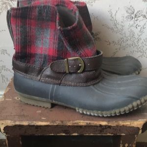 Rain/snow boots from American Eagle 9